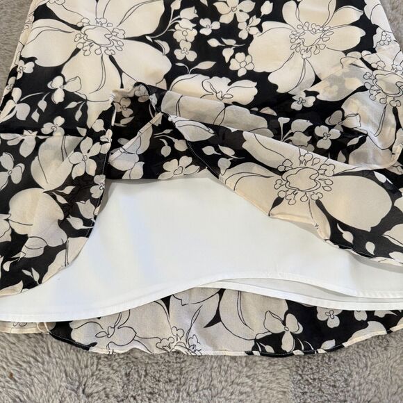 Banana Republic Women Silk Skirt Size 4 Black White Floral Flare Elegant Formal‎ - Picture 2 of 5